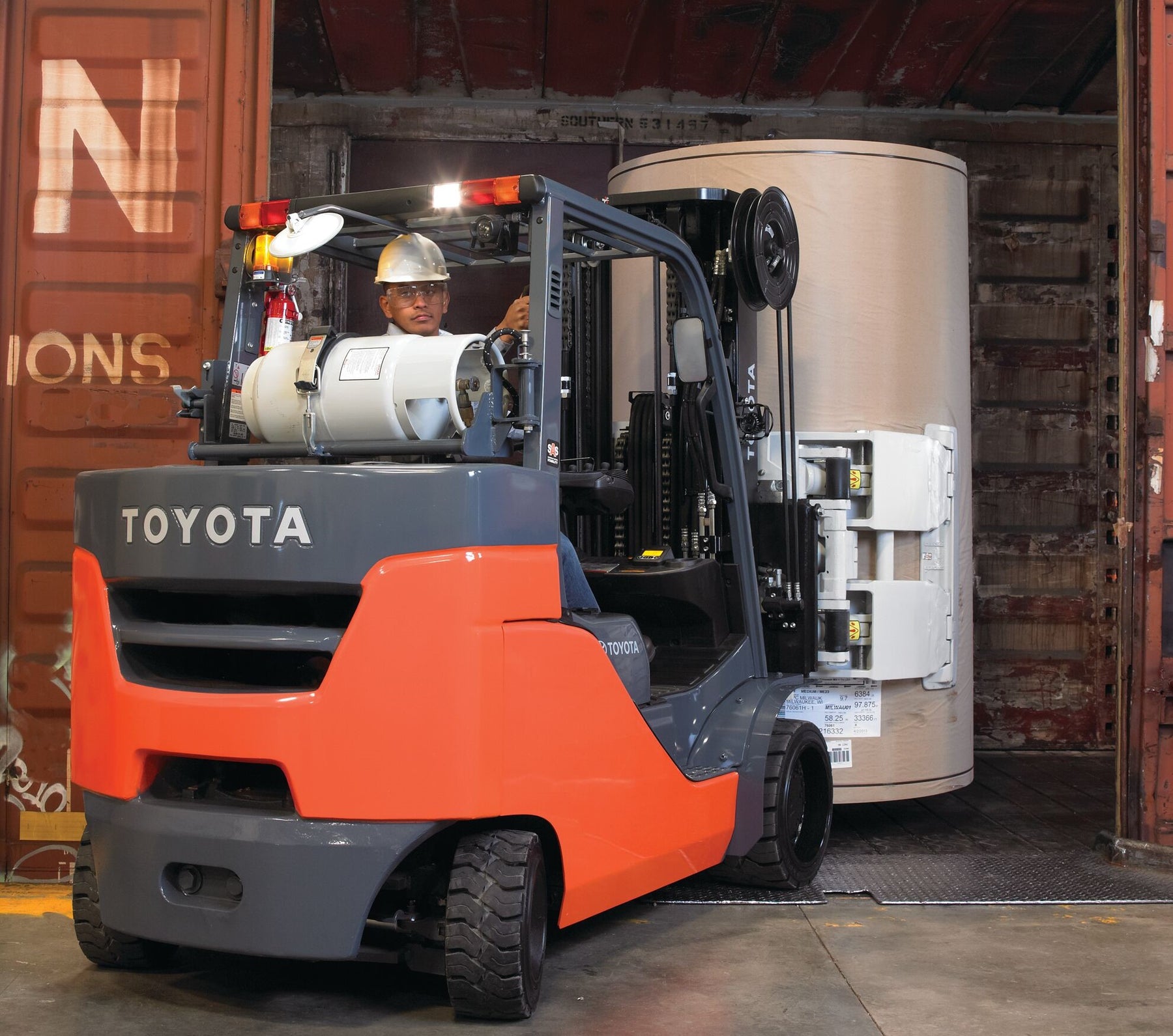 Exploring the Features of Toyota's 8-Series Internal Combustion Cushion Tire Forklift